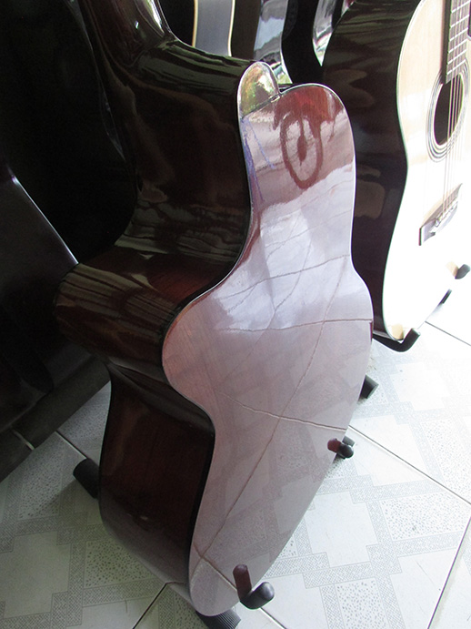 chi tiết mặt lưng đàn guitar acoustic hồng đào giá rẻ