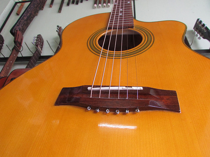 Mặt cảm âm guitar gỗ hồng đào