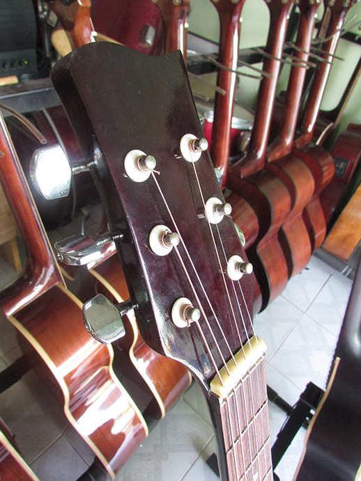 Chi tiết đầu cần đàn guitar acoustic giá rẻ