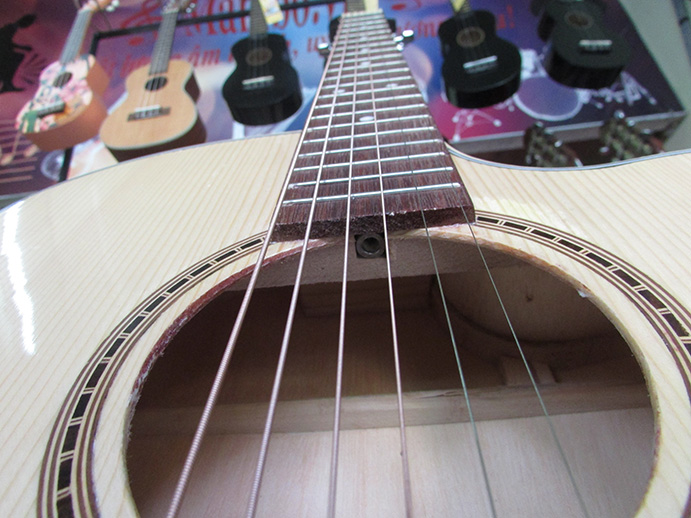 đàn guitar acoustic tích hợp ti chỉnh cong cần