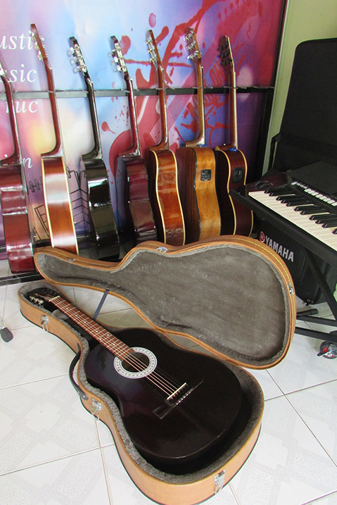 Đàn guitar giá rẻ chất lượng