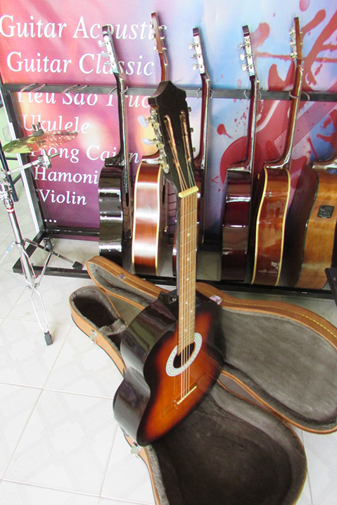 Đàn guitar rất chắc chắn