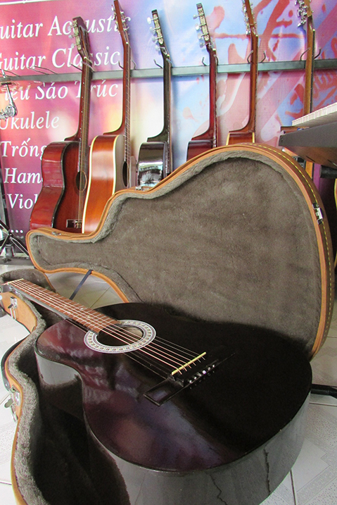 Mua đàn guitar giá rẻ