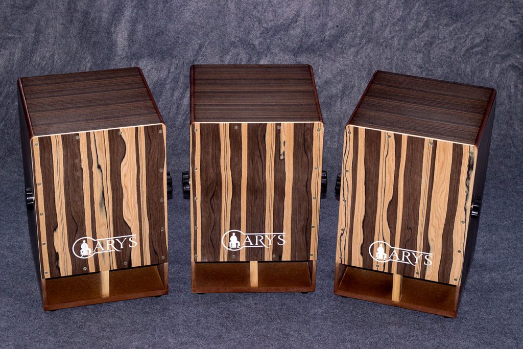 Trống cajon Arys gỗ Sub bass gỗ Apple SUB-CJF-BLACKZEB